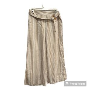 New Directions Capris Tan & white size small